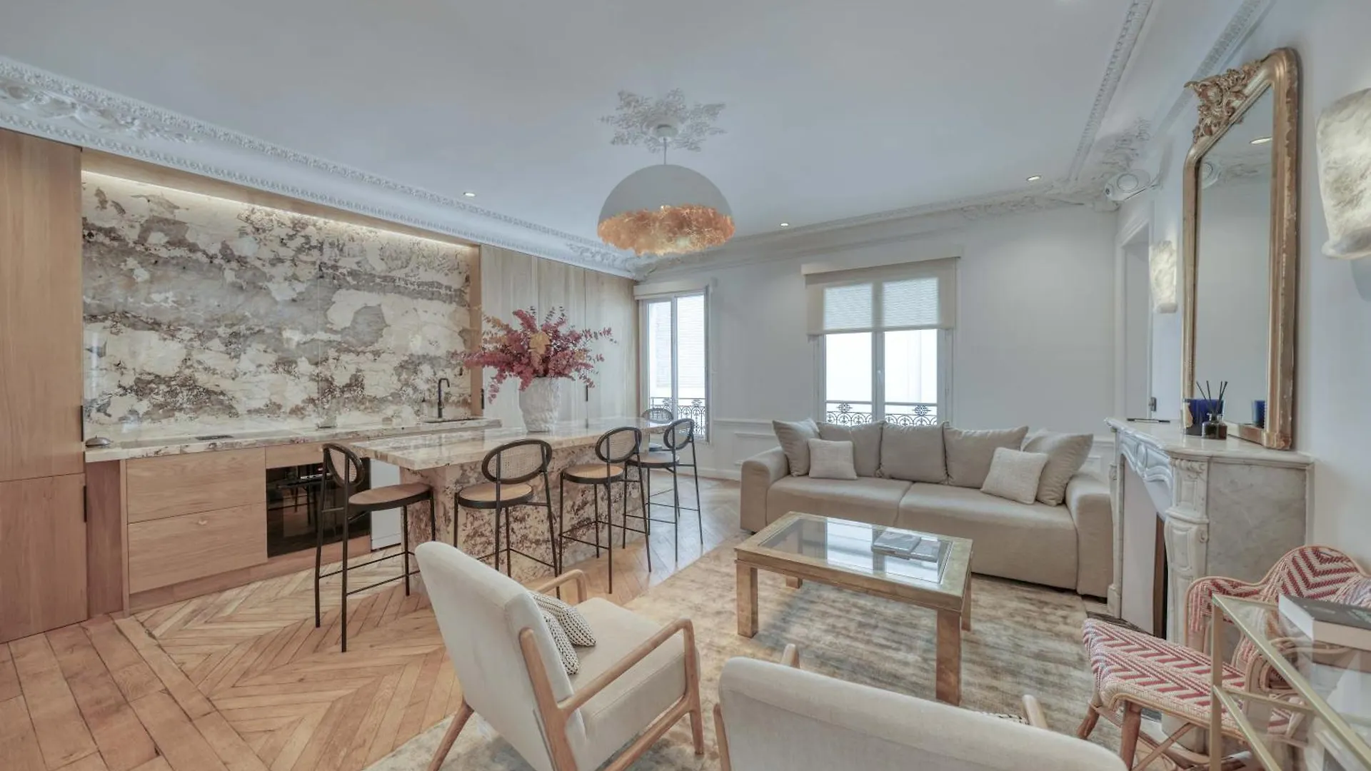 Montaigne Luxury *