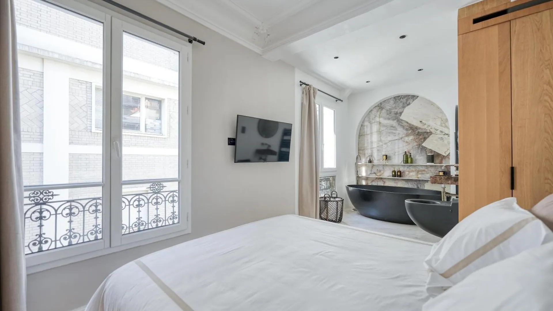 Montaigne Luxury Paris