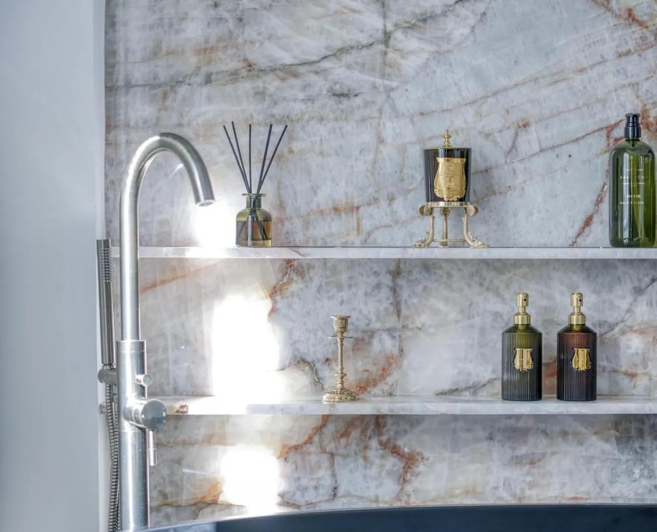 Montaigne Luxury * Parijs