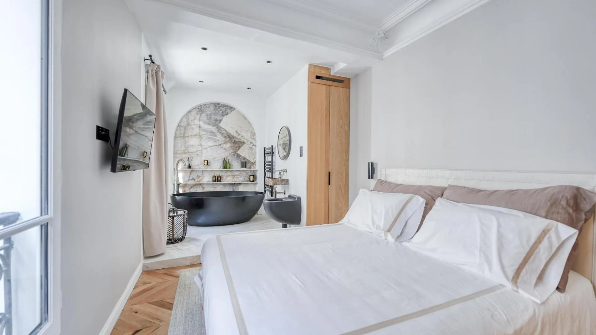 Montaigne Luxury
